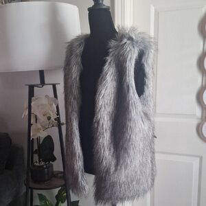 Large/Grey Faux Fur Trim Vest